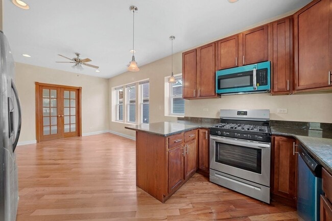 Photo - Spacious 2BR/2BA Rogers Park Condo with In-Unit Laundry & Central Air
