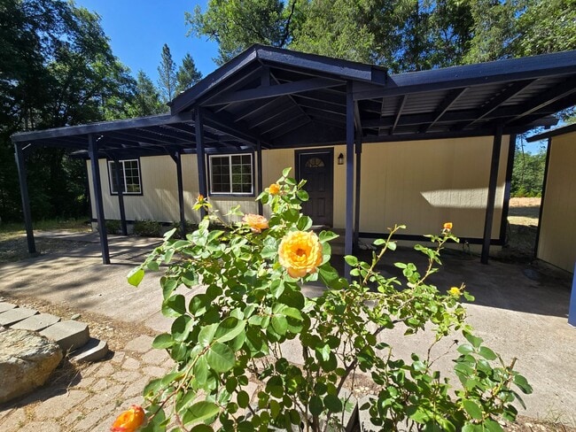 Charming 3-bedroom, 2-bathroom house locat... - Charming 3-bedroom, 2-bathroom house locat...