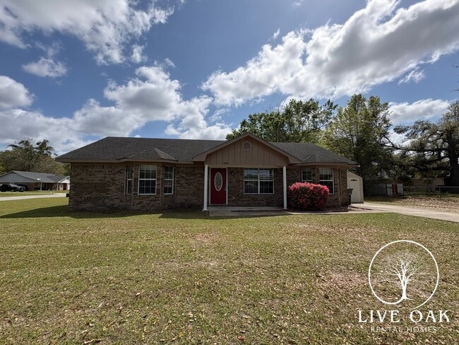 Photo - MOVE IN SPECIAL: $500 OFF 1ST MONTH'S RENT!**