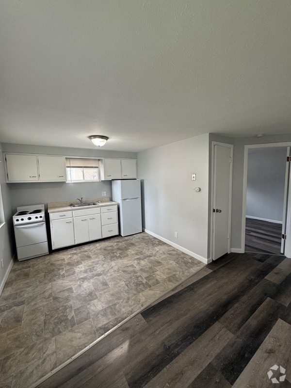 Building Photo - 491 Broadway Ave Rental