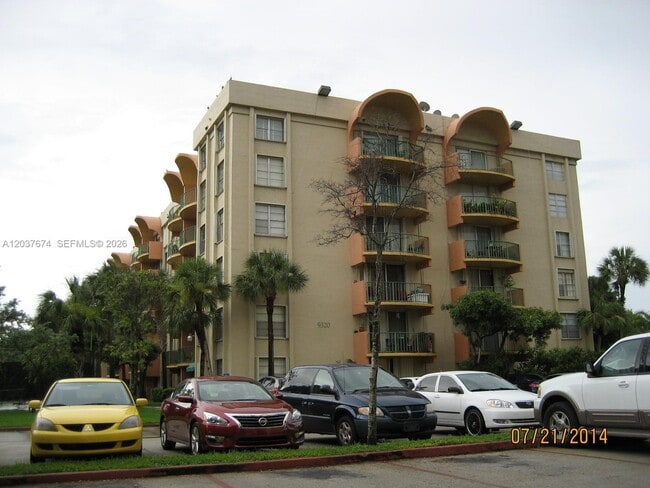 Building Photo - 9320 Fontainebleau Blvd Unit 515