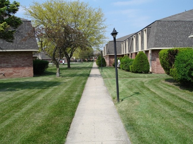 Englewood Villas & Residences - Englewood Villas & Residences Apartments
