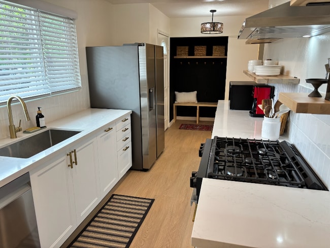 Building Photo - 1095 Calle Jazmin