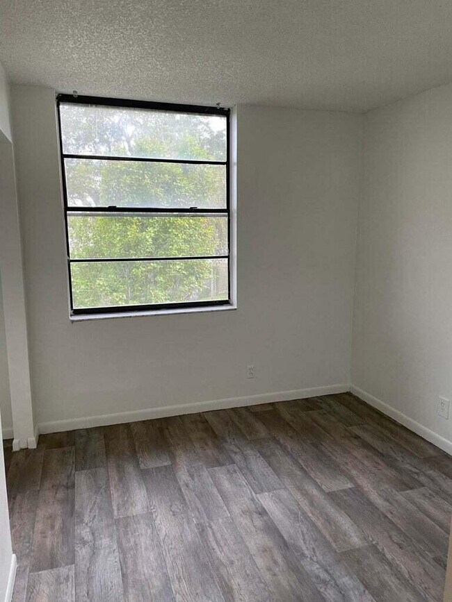 Photo - 211 Lake Pointe Dr Unit 207