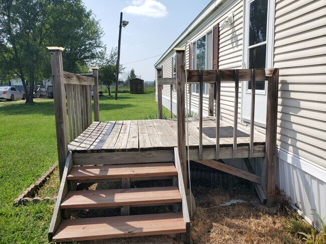 Photo - Nice, large, mobile home on outskirts of T...