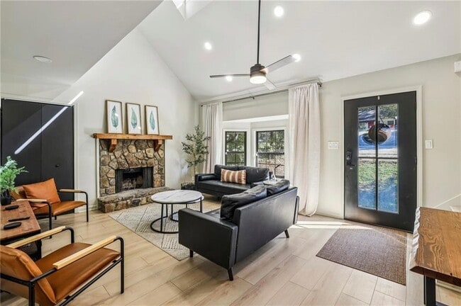 Photo - 2158 Wells Dr SE