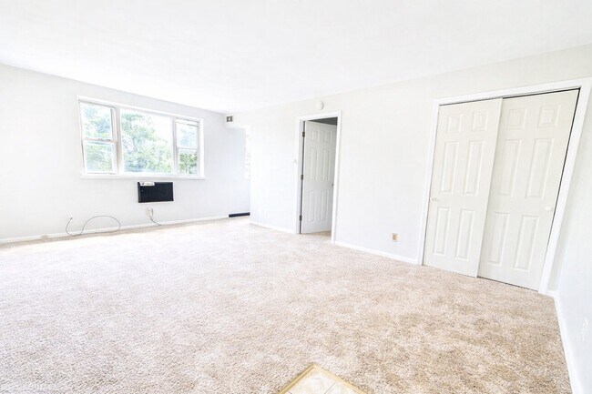 Junior - Living Space - Waldorf Park Apartments