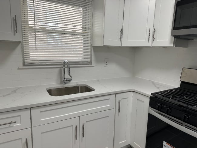 Photo - 223 50th St Unidad 1A