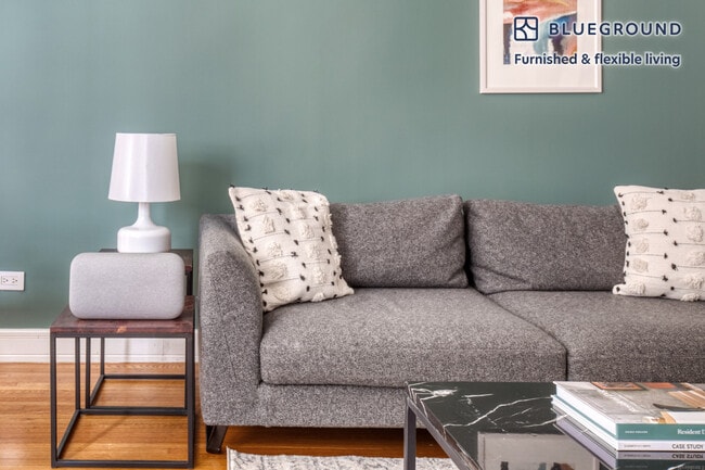 Photo - 210 W 70th St Unidad FL9-ID166