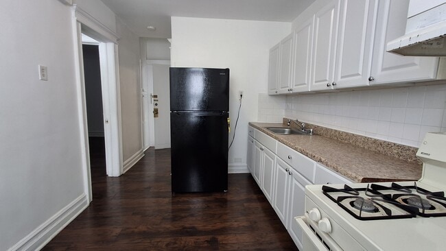 Building Photo - 117 57th St Unit 2