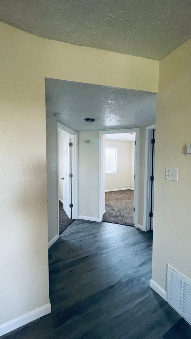 Photo - CRESTWOOD APARTMENTS