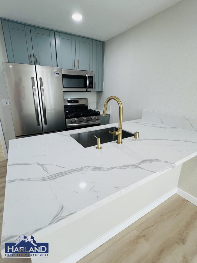 3845-3851 Menlo Avenue - 3851-