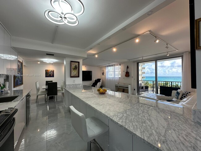 Photo - 9273 Collins Ave Condominio Unidad 412