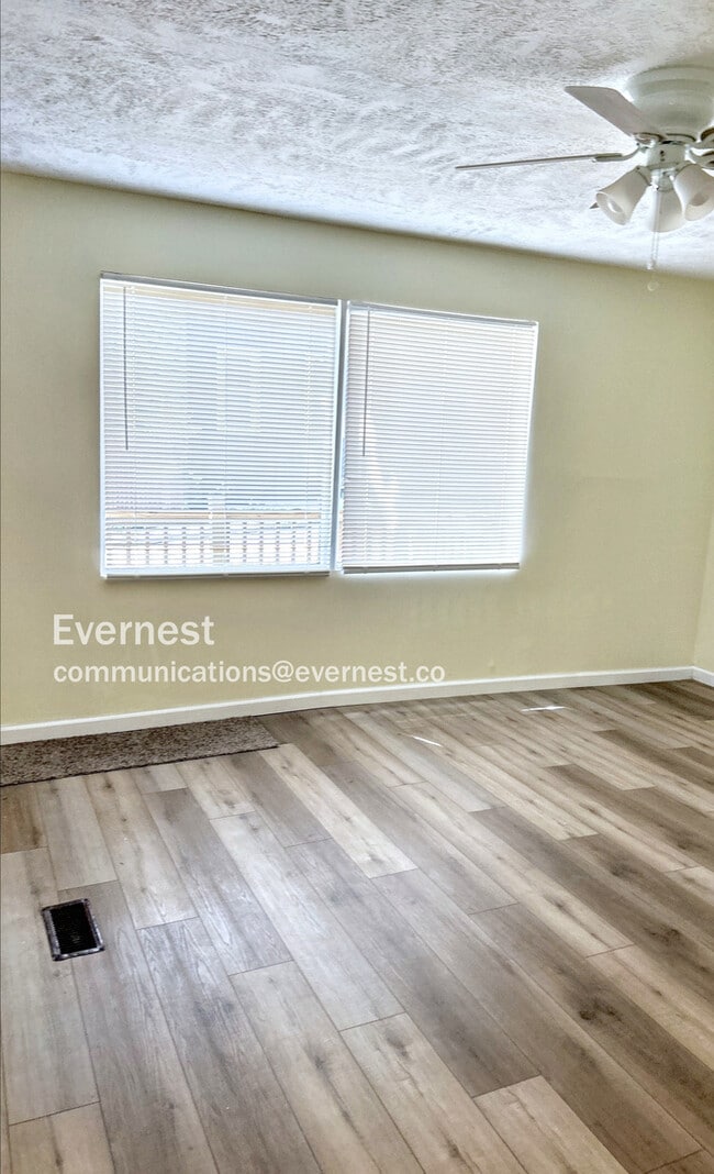 Photo - 1050 Holmden Ave