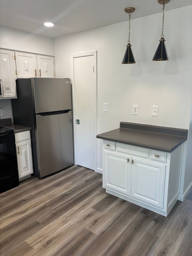 Photo - 4406 E 68th St Unidad 472