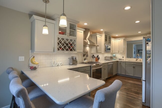 Building Photo - Modern and Convenient Hershey/Harrisburg Suburb Townhouse