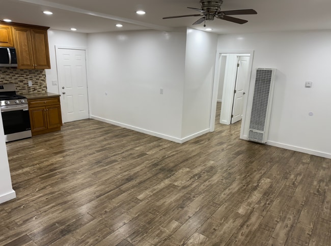 Photo - 317 W 76th St Unidad 1