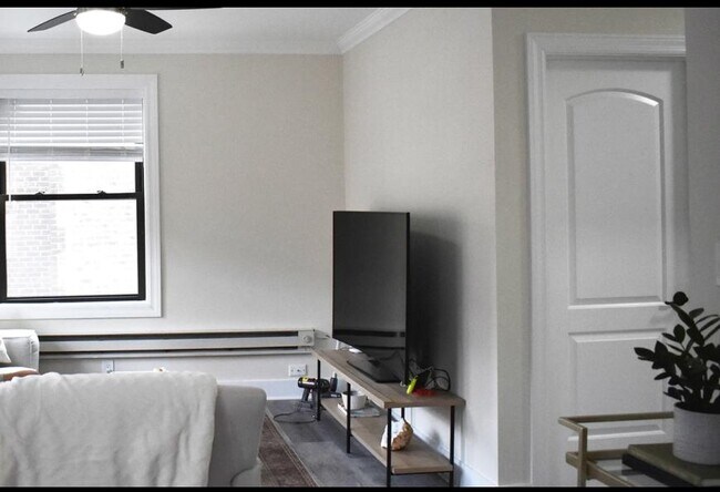 Photo - 2 bedroom in Chicago IL 60657