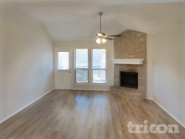 Photo - 304 Sardius Blvd