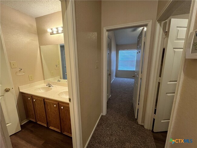 Photo - 2523 Creek Dr