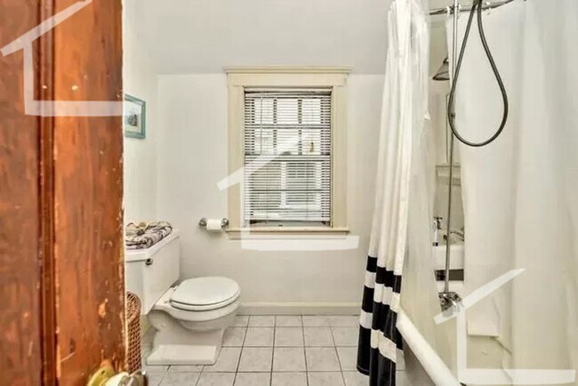 Photo - 105 Colbourne Crescent
