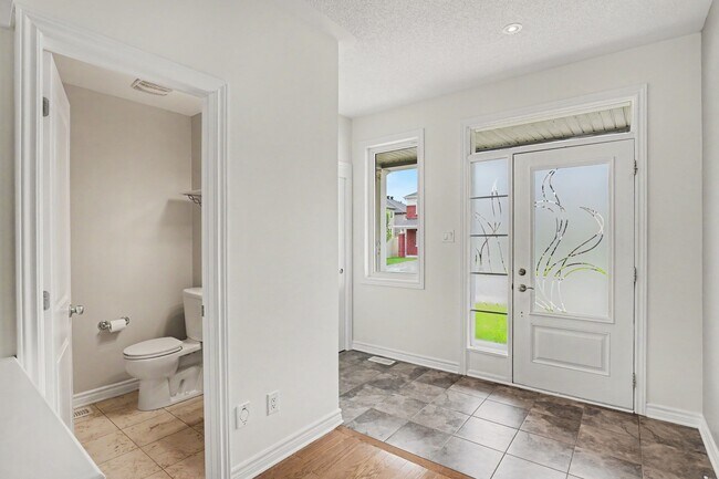 Photo - 152 Westover Cres