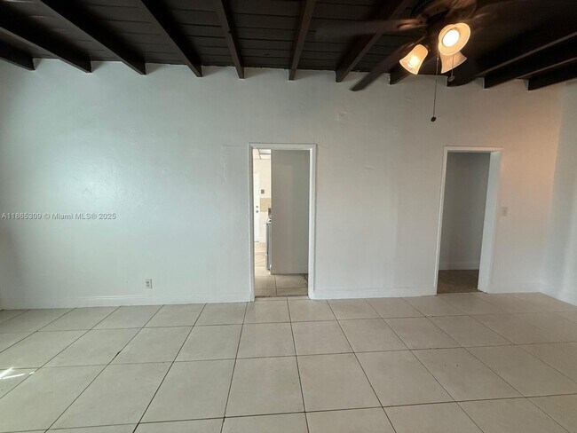 Photo - 381 NW 16th St