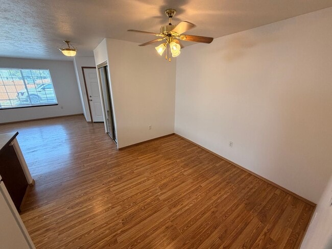 6105 N Regal St Unidad 6105 N Regal St - Unit C