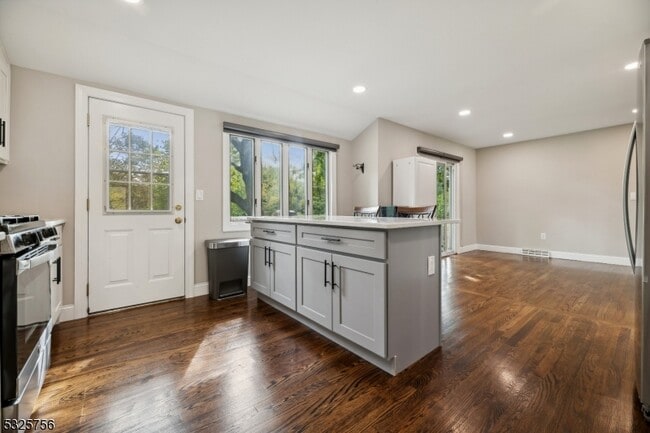 Photo - 102 Jamestown Rd