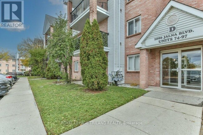Photo - 1096 Jalna Blvd Unité 90