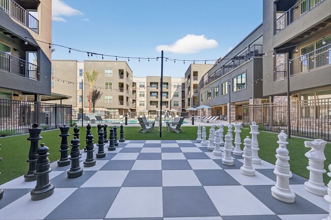 Refinery at Pointe17
