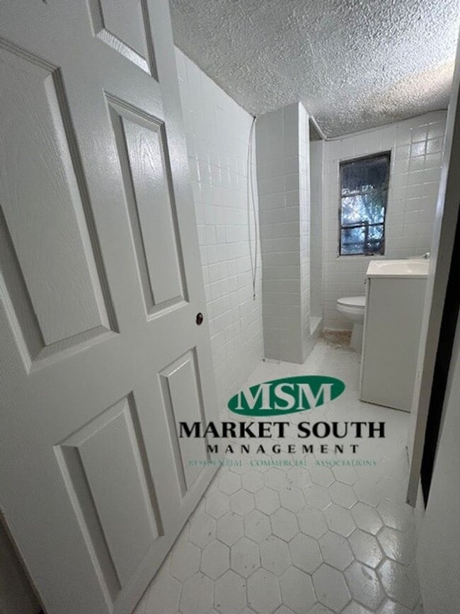 Photo - RENOVATED ONE BEDROOM ON THE BEAUTIFUL JON...