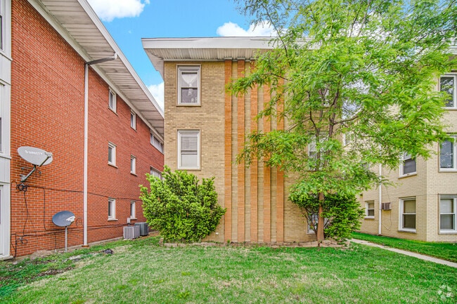 Building Photo - 1821 S Harlem Ave Unit 1W Rental