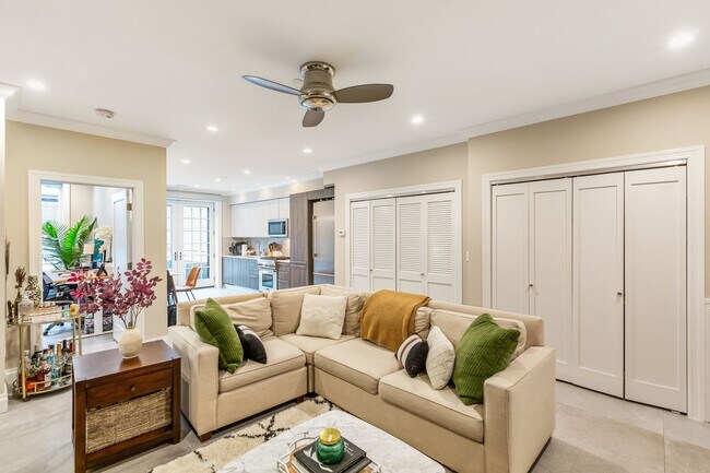 Photo - 808 Washington St