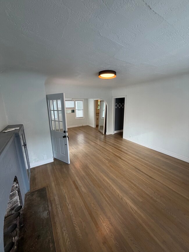 Photo - 1555 32nd St