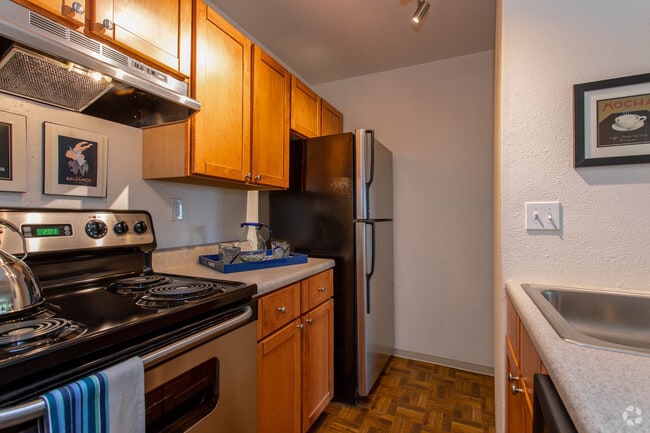 1BR, 1BA - 625 SF Model - The Pavilion