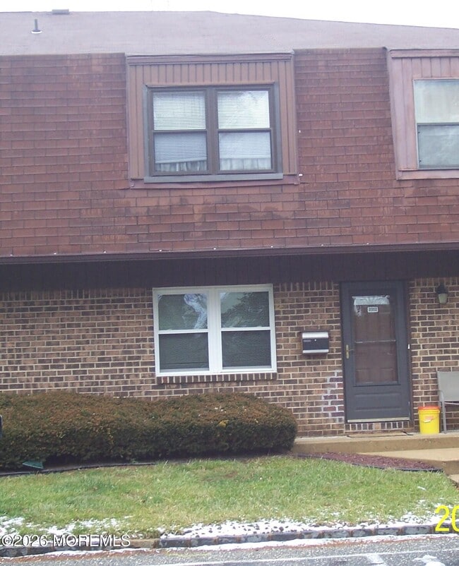 Building Photo - 2002 Silver Ct Unit 2002