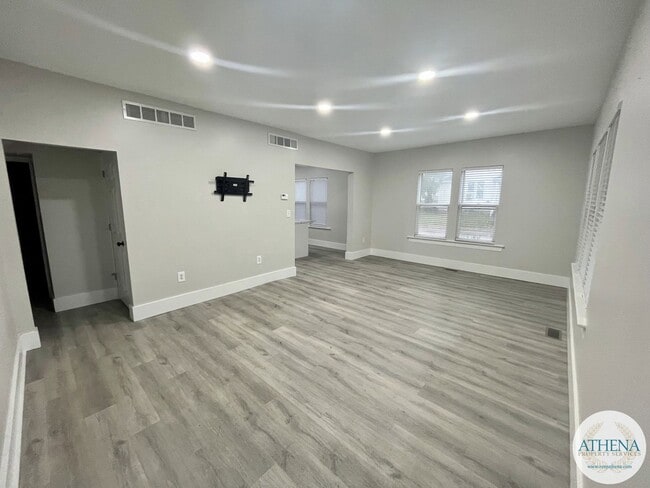 Building Photo - 5 Bedroom / 2 Bath House - NEAR SEMO's CAMPUS