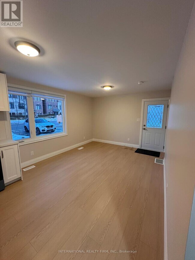 Photo - 8326 Kipling Ave