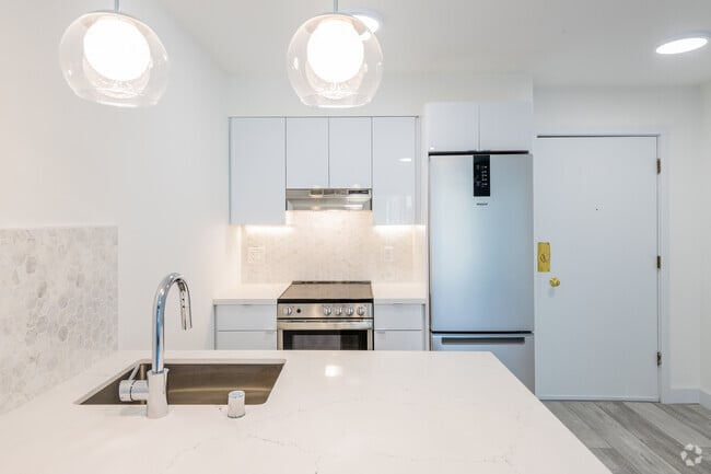 2 BR, 2 BA