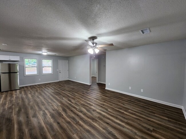 Photo - 723 W Creek Cir