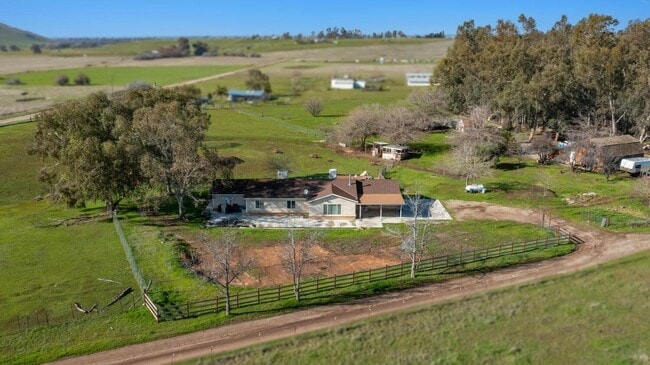 Photo - Peaceful Country Living on Thermal Road 3 ...