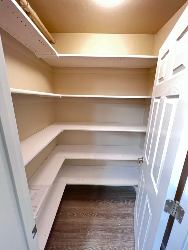 Photo - N201 One Bedroom Apartment UTILITIES INCLUDED - Gemstone Properties