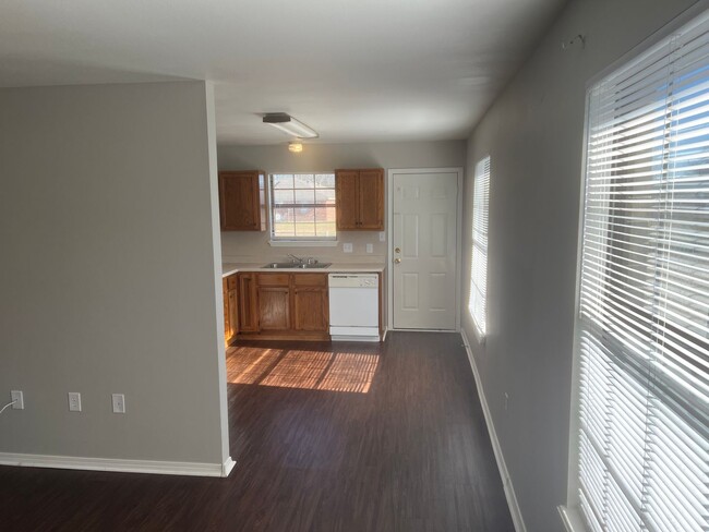 Photo - 2 Bed 1 Bath Duplex