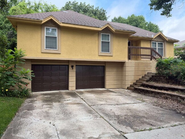 Building Photo - RAINTREE LAKE BEAUTY