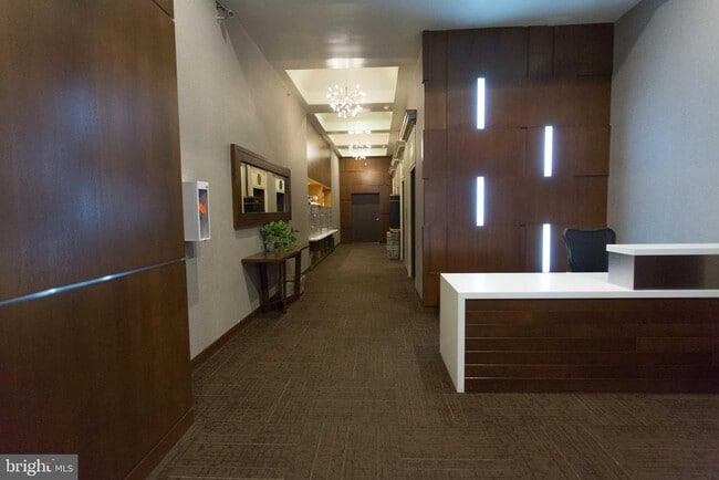 Building Photo - 1411 Walnut St Unit 310