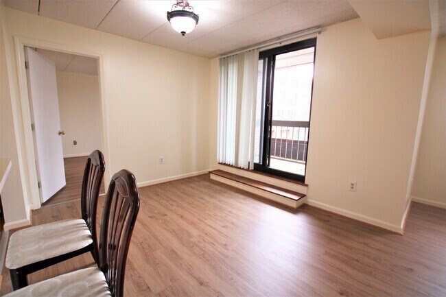 Photo - 85 Brainerd Rd Unidad 85 Brainerd Road #303