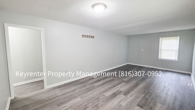 Photo - 202 N Paul Dr