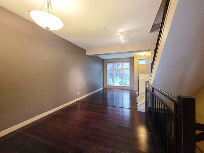 Photo - 1623 Cunningham Way SW