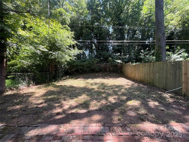 Photo - 1744 Academy St